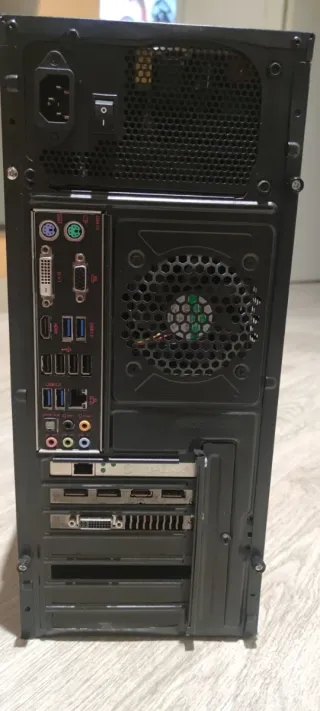 Torre Gaming AeroCool Negra y Verde