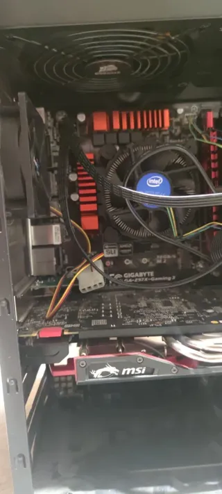 Torre Gaming AeroCool Negra y Verde