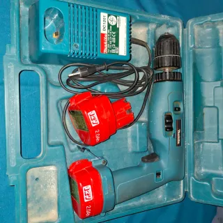 Taladro Makita con baterias