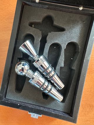 Set 2 Tappi Bottiglie Cromati con Cofanetto
