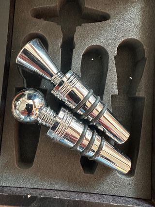 Set 2 Tappi Bottiglie Cromati con Cofanetto