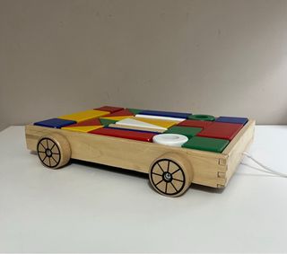 Carrito con bloques de madera para arrastre Ikea
