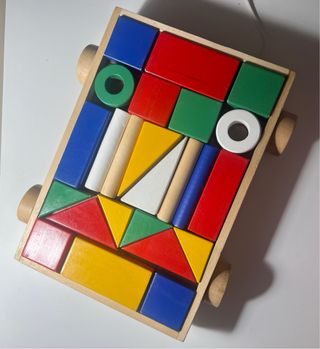 Carrito con bloques de madera para arrastre Ikea