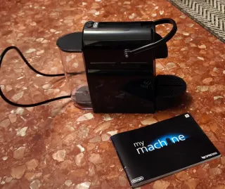 Cafetera Nespresso DeLonghi Lattissima