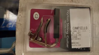 Capotasto e accordatore per Chitarra