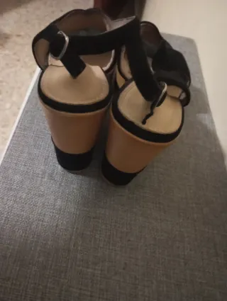 Sandalias Marta Beige y Negras