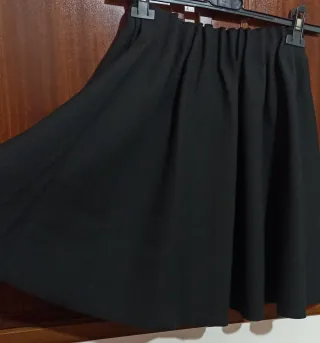 Gonna corta ampia nera