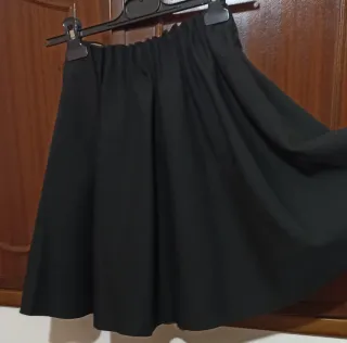 Gonna corta ampia nera