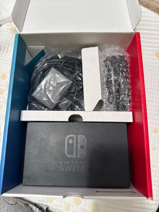 Nintendo Switch con juego Zelda Echoes of Wisdom.