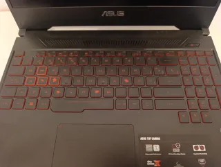 Portátil ASUS i7 Negro y Rojo