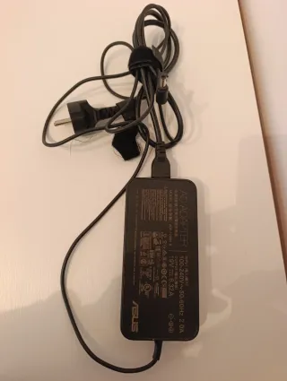 Portátil ASUS i7 Negro y Rojo