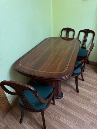 Mesa de comedor ovalada