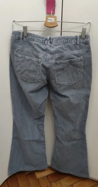 Pantalón de pana azul acampanado