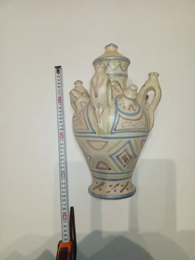 Botijo de cerámica pintado a mano