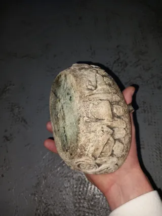 Cenicero de piedra y metal