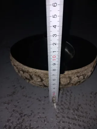 Cenicero de piedra y metal