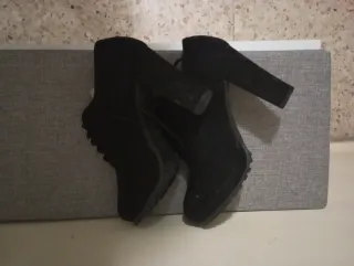 Zapatos de tacón alto negros