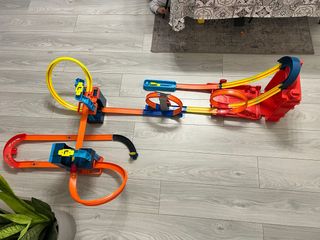 Circuito Hot Wheels con propulsores