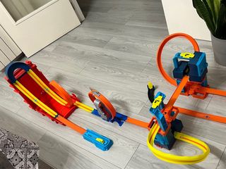 Circuito Hot Wheels con propulsores