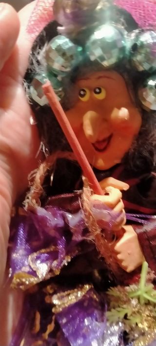 Befana artigianale con scopa e vestito