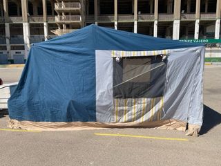 Remolque tienda en perfecto estado