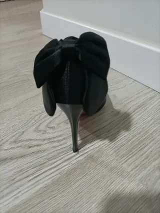 Zapatos de tacón negros con lazo talla 36
