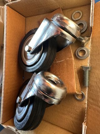 Coppia ruote girevoli con supporto