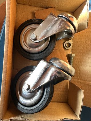 Coppia ruote girevoli con supporto