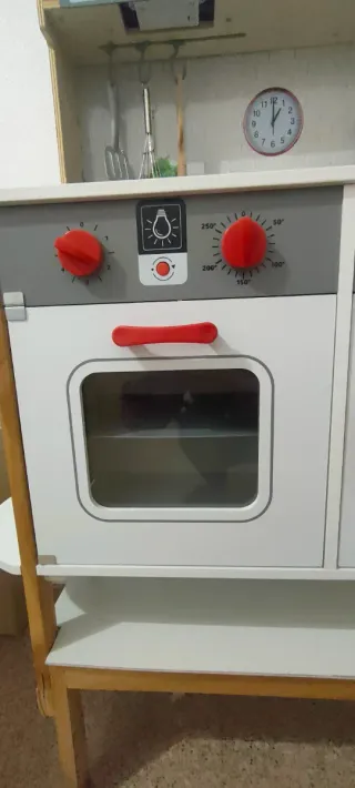 URGE VENDER Cocina de madera,microondas,freidora