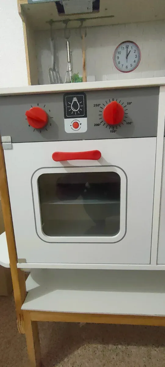 Cocina de madera,microondas,freidora