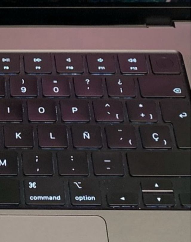 MacBook Pro M1 16 pulgadas Gris Espacial + Extras.