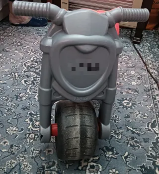 Moto de juguete roja para niños