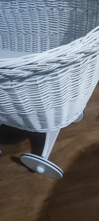 Moisés Cuna Mimbre con Ruedas