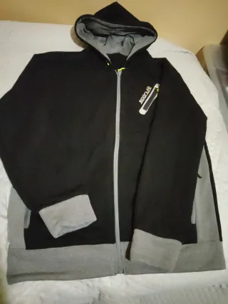 Sudadera con capucha para hombre y cremallera.