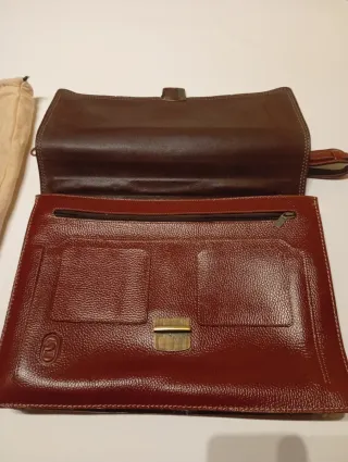 Maletín de piel marrón
