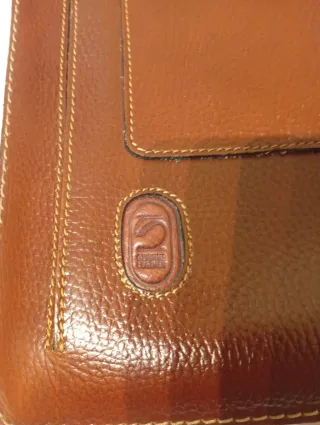 Maletín de piel marrón