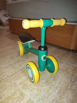 Bici infantil 4 ruedas verde y amarilla