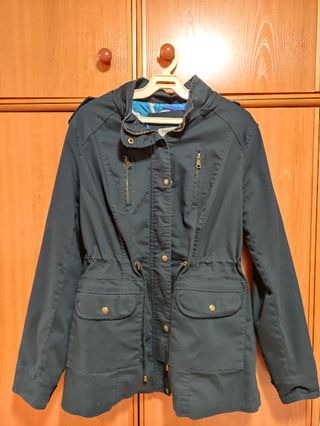 Parka con capucha