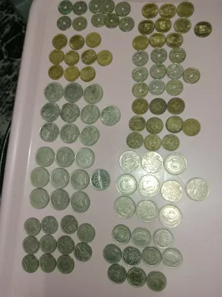 Lote 100 monedas de pesetas varios años