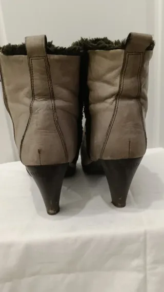 Botines Hispanitas grises con cordones