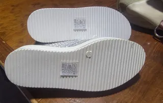 Zapatillas plateadas tejidas