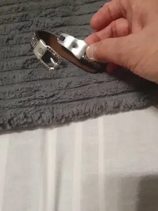 Pulsera con hebilla y pedrería