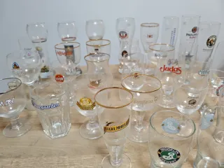 Lote de vasos de cerveza variados