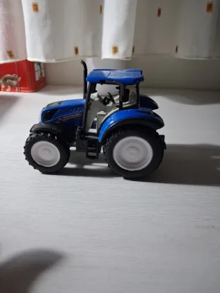 Tractor de juguete azul manual