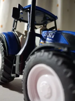 Tractor de juguete azul manual