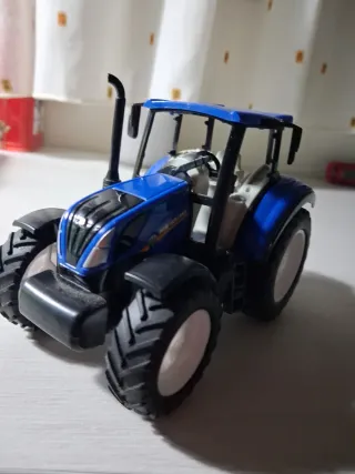 Tractor de juguete azul manual