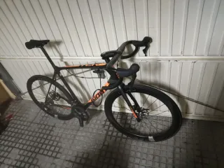 Bicicleta de carretera Giant Negra/Naranja