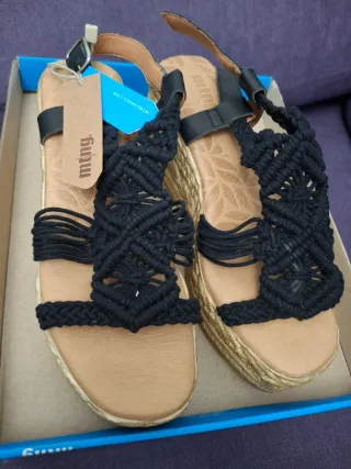 Sandalia MTNG Plataforma Negra y Beige