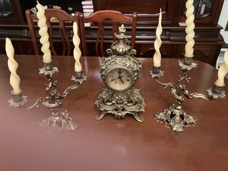 Juego 2 candelabros y reloj bronce
