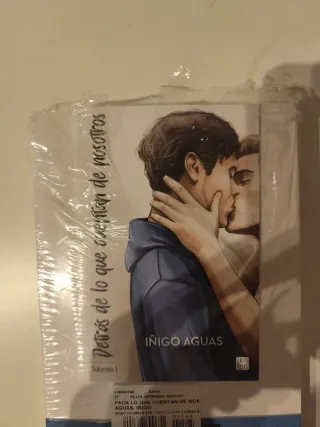 Libro con escenas extras, plástico nuevo pero roto